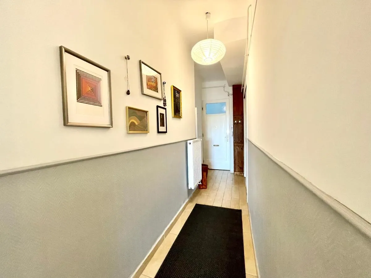 Villa With Terrace Overlooking The City Park Boedapest Appartement