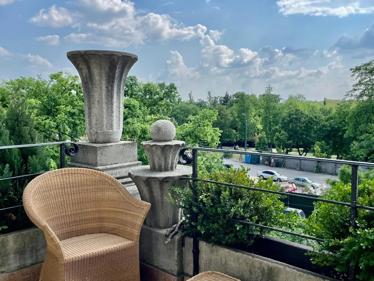 Apartment Villa With Terrace Overlooking The City Park Budapest
